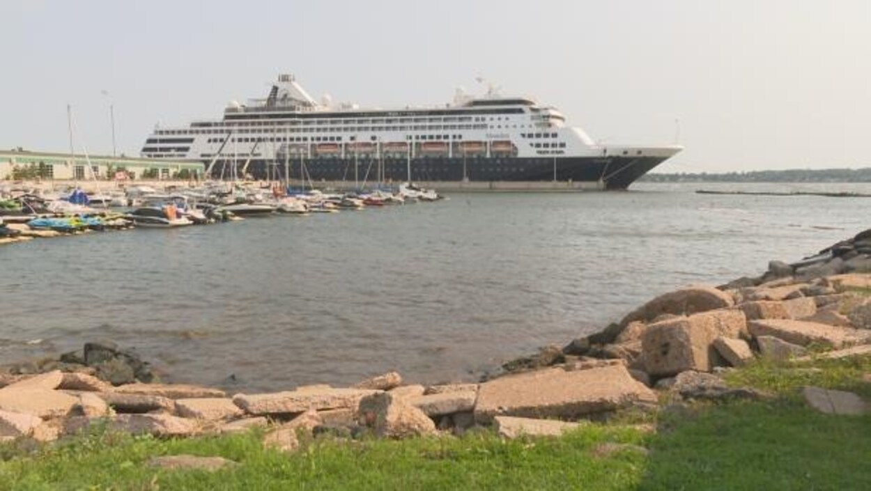 Un bateau de croisière Un bateau de croisière