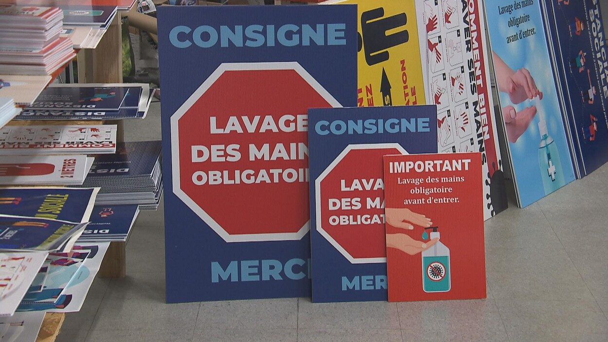 Des affiches sur le lavage de main.