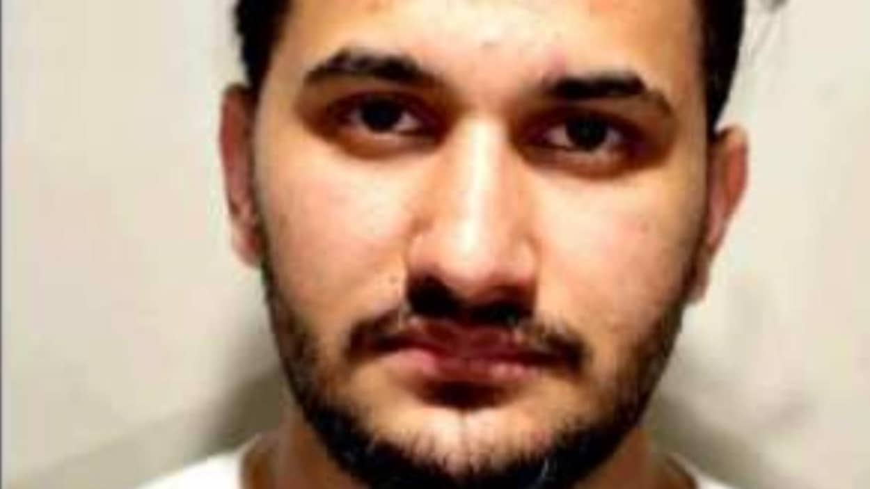 Un camionneur avoue qu’il jouait sur son cellulaire avant de tuer une mère et son fils