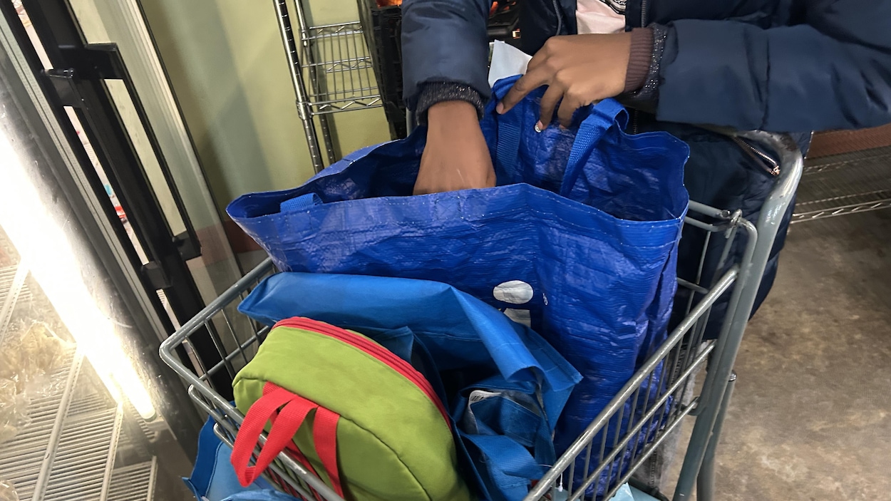 Forte demande pour des paniers de Noël : « J'espère que ça ne va pas  dépasser 800 » | Radio-Canada