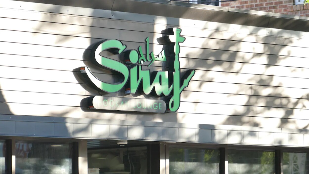 Le signe d'un bar à chicha à Winnipeg.