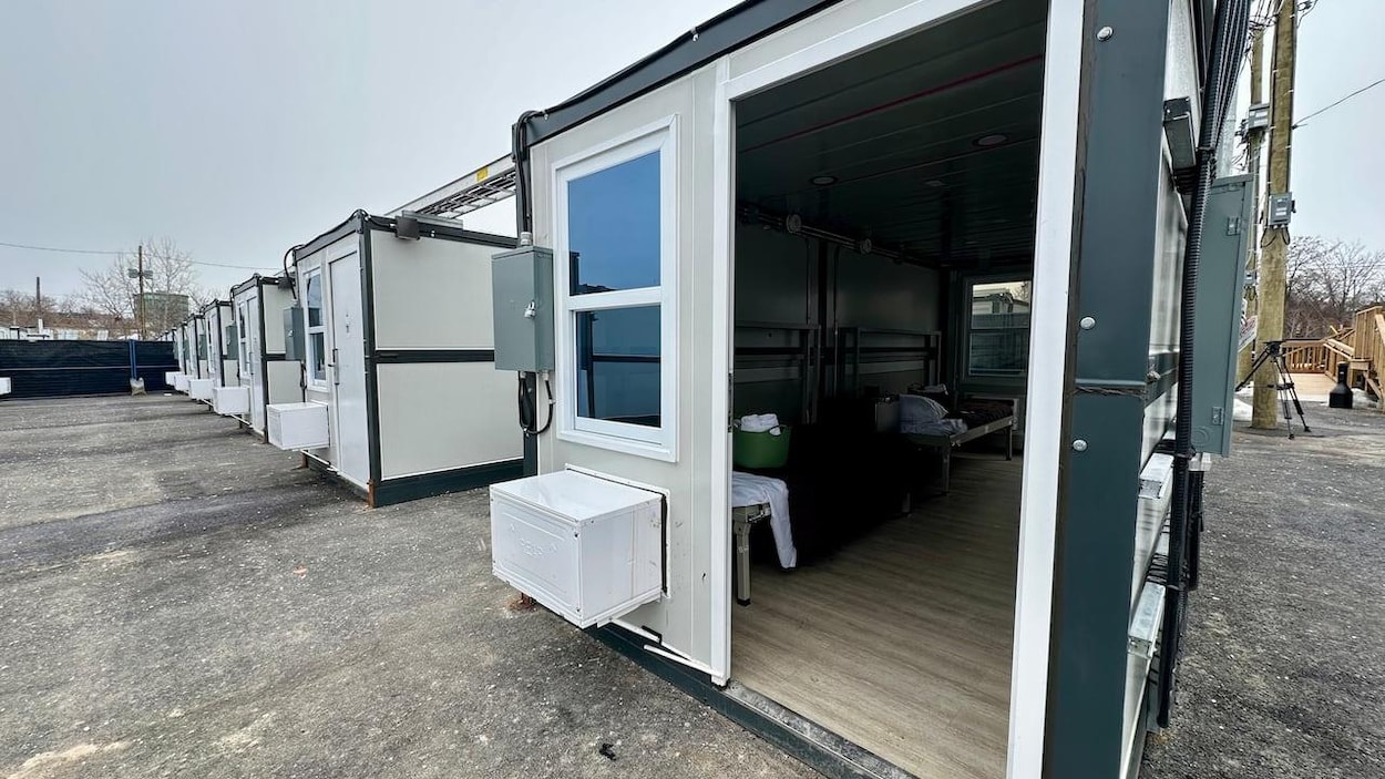 Micromaisons pour sans-abri : des manquements et des dépassements de coûts à Hamilton