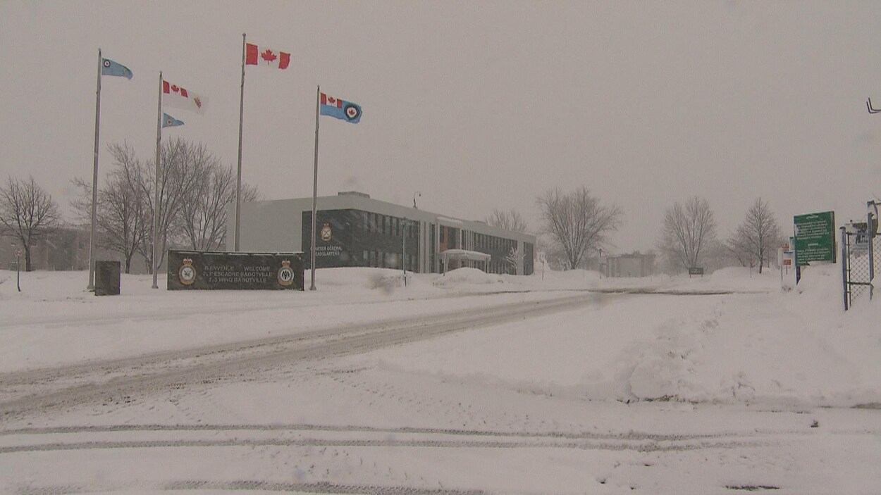 La Base de Bagotville est déserte.