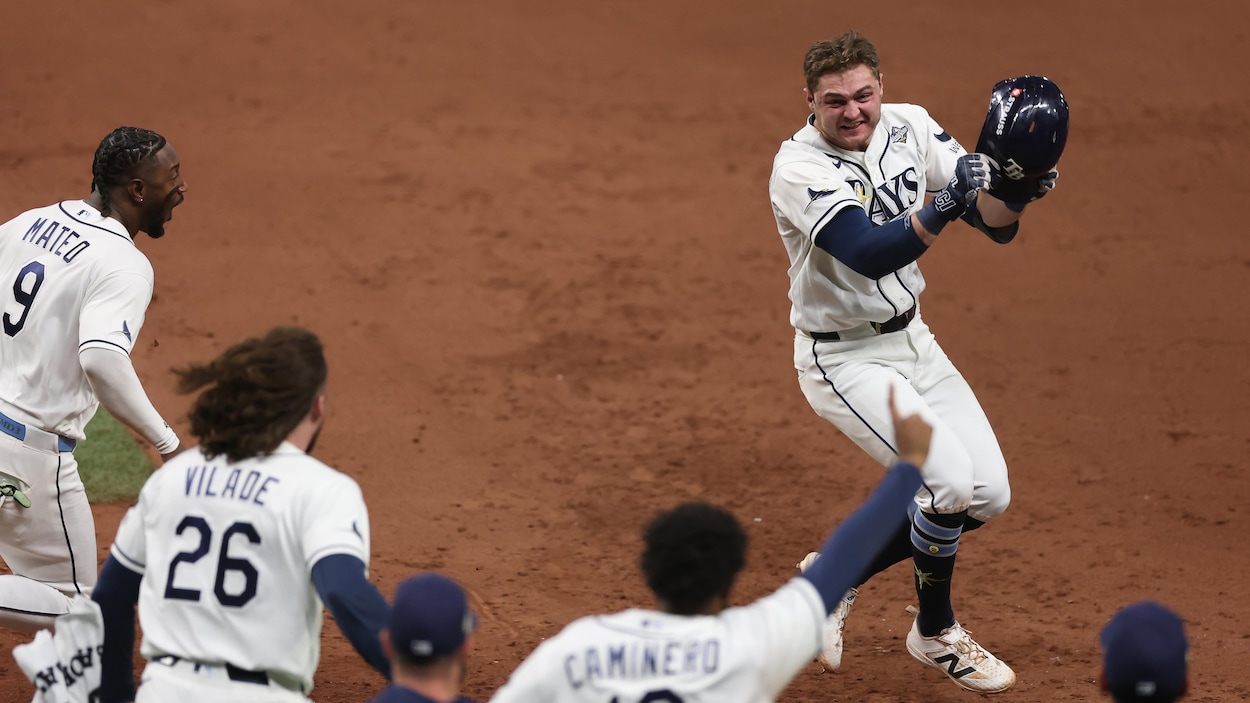 Les Rays gagnent 4-3 contre les Brewers et évitent le balayage en Série mondiale
