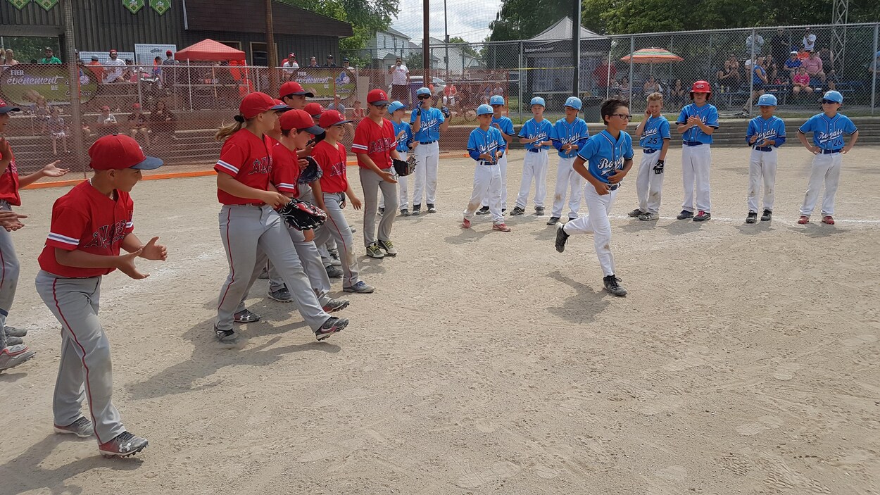 Des joueurs de baseball sur le terrain Des joueurs de baseball sur le terrain