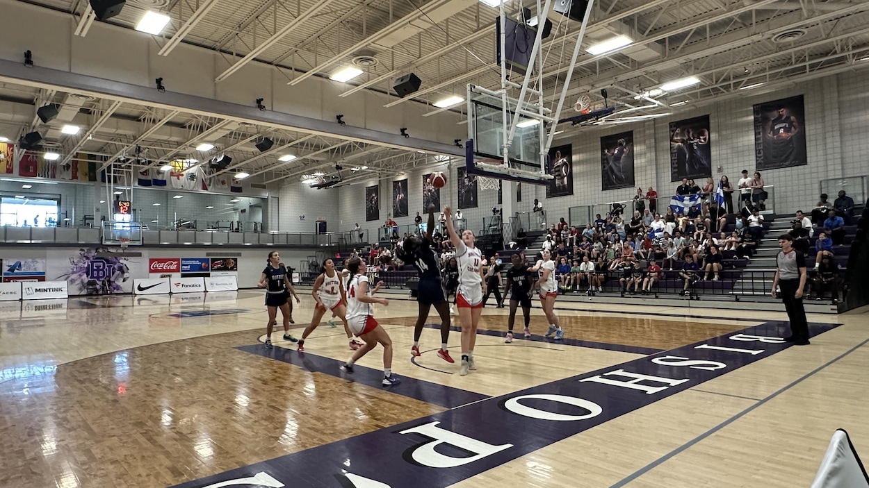 Le centre sportif de Bishop’s attire du basketball de haut niveau