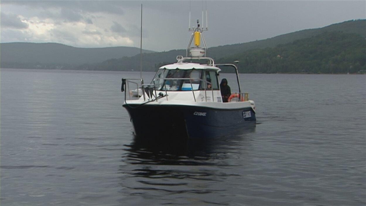 Un petit bateau appartenant au Centre.