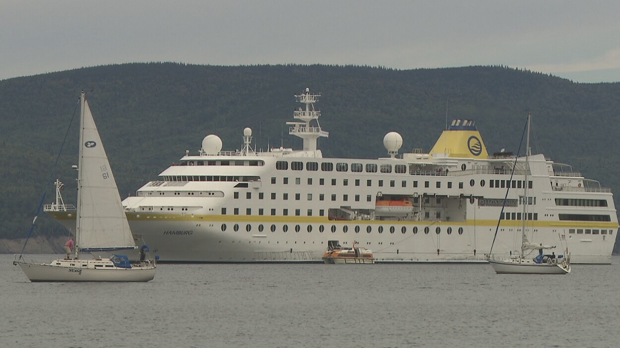 Un bateau de croisière à Gaspé dimanche, malgré les annulations Radio