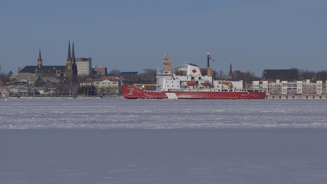 Un bateau de la Garde côtière canadienne.