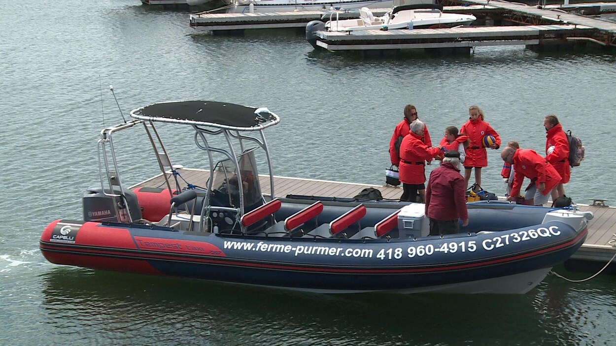Un bateau de type zodiac.