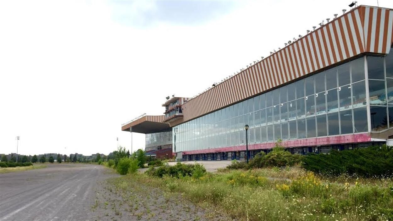 Un bâtiment de l'ancien hippodrome de Montréal.