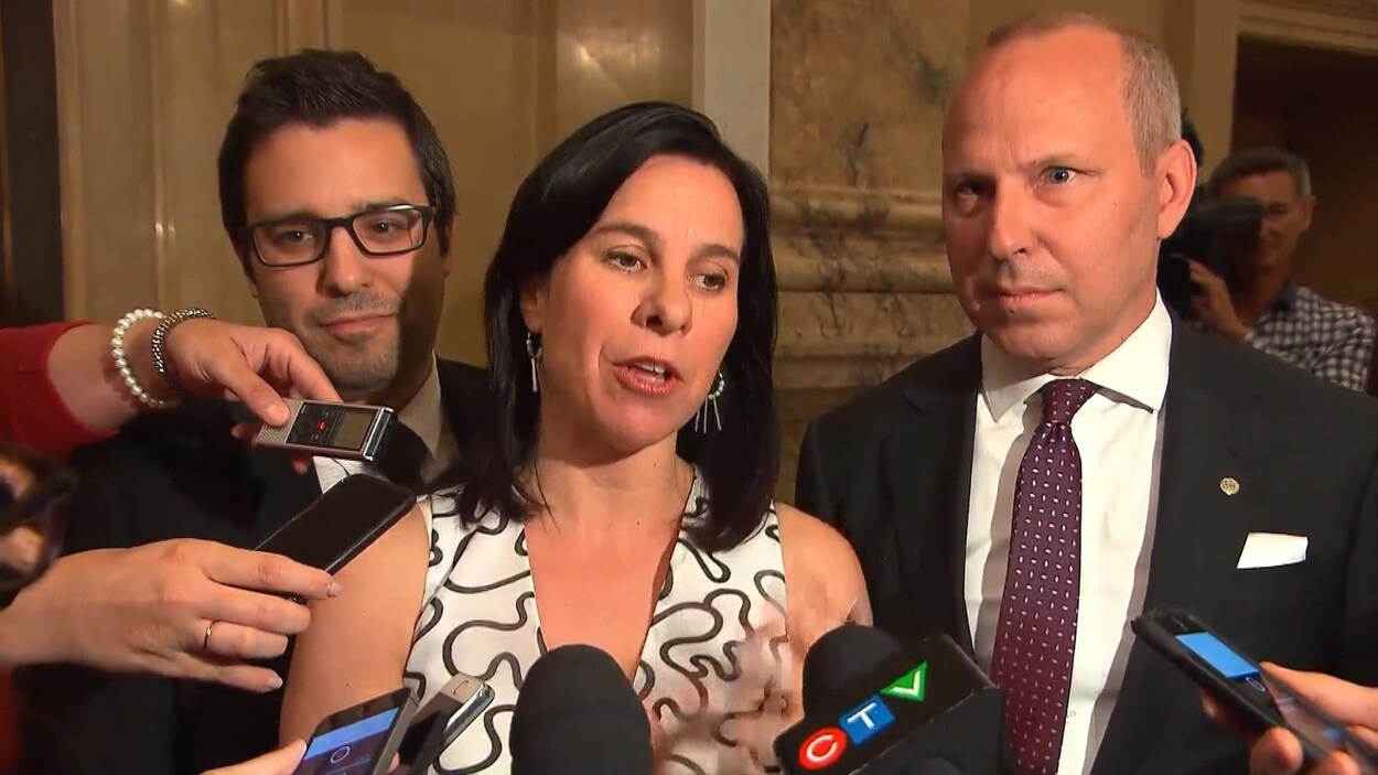 Robert Beaudry, Valérie Plante et Michel Leblanc répondent aux questions des journalistes.