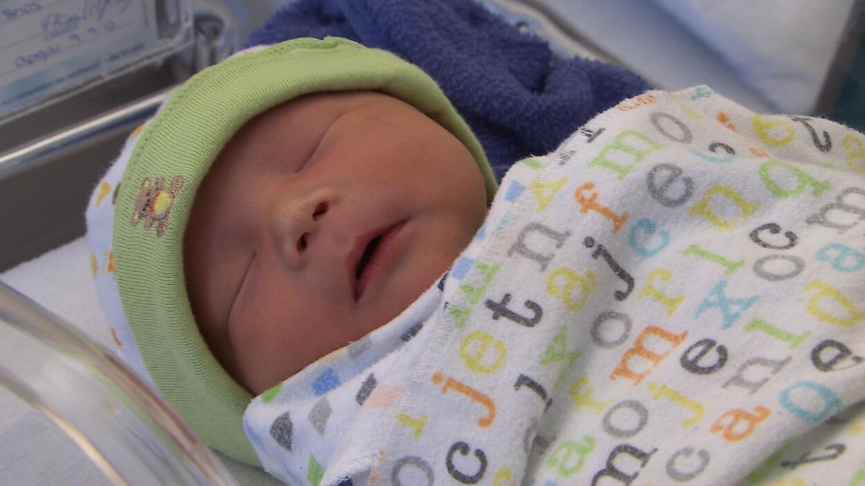 Le premier bébé de l'Est-du-Québec en 2018 pesait près de 3 kilos à la naissance (7 livres) Le premier bébé de l'Est-du-Québec en 2018 pesait près de 3 kilos à la naissance (7 livres)