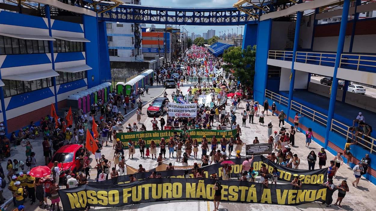 COP30 : des milliers de manifestants dans les rues de Belém, au Brésil