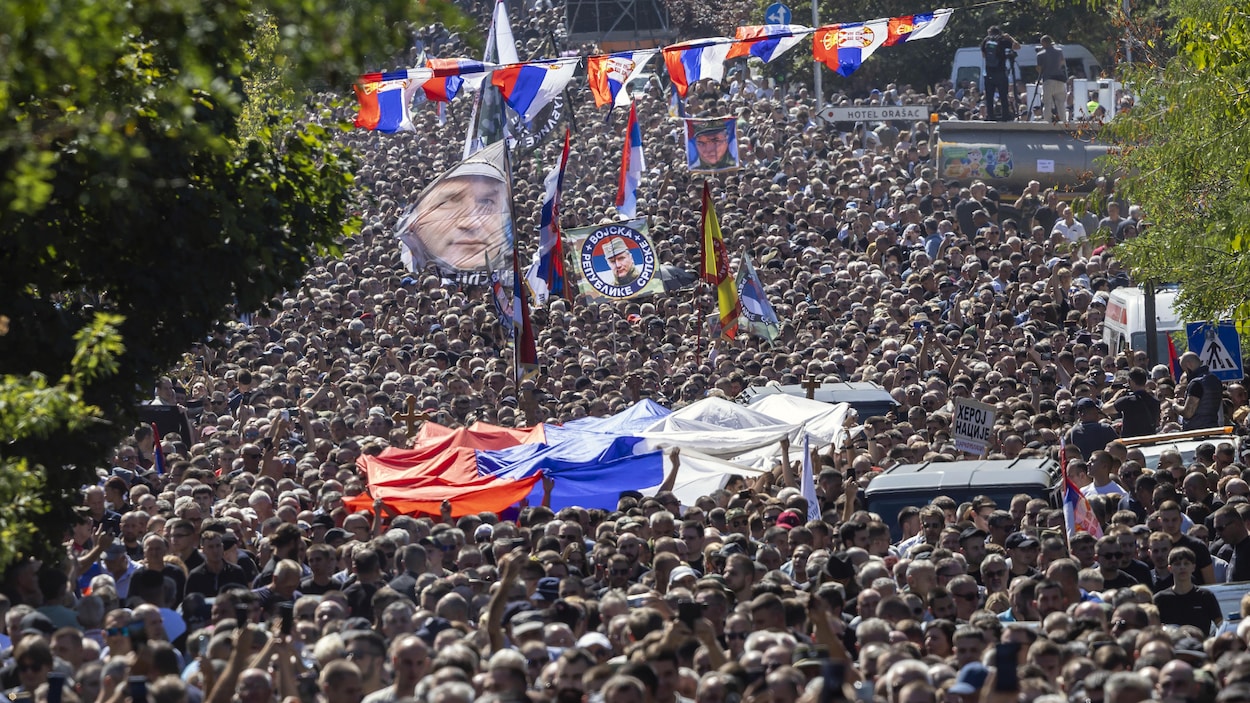 Des milliers de personnes rassemblées à Belgrade pour les obsèques de Ratko Mladic