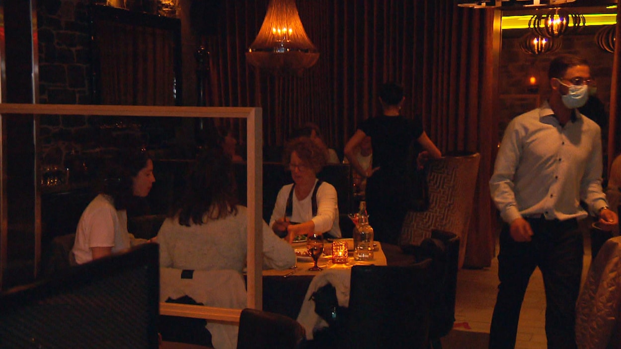 La salle à manger du Bello Ristorante a été aménagée de manière à respecter les règles sanitaires en vigueur.