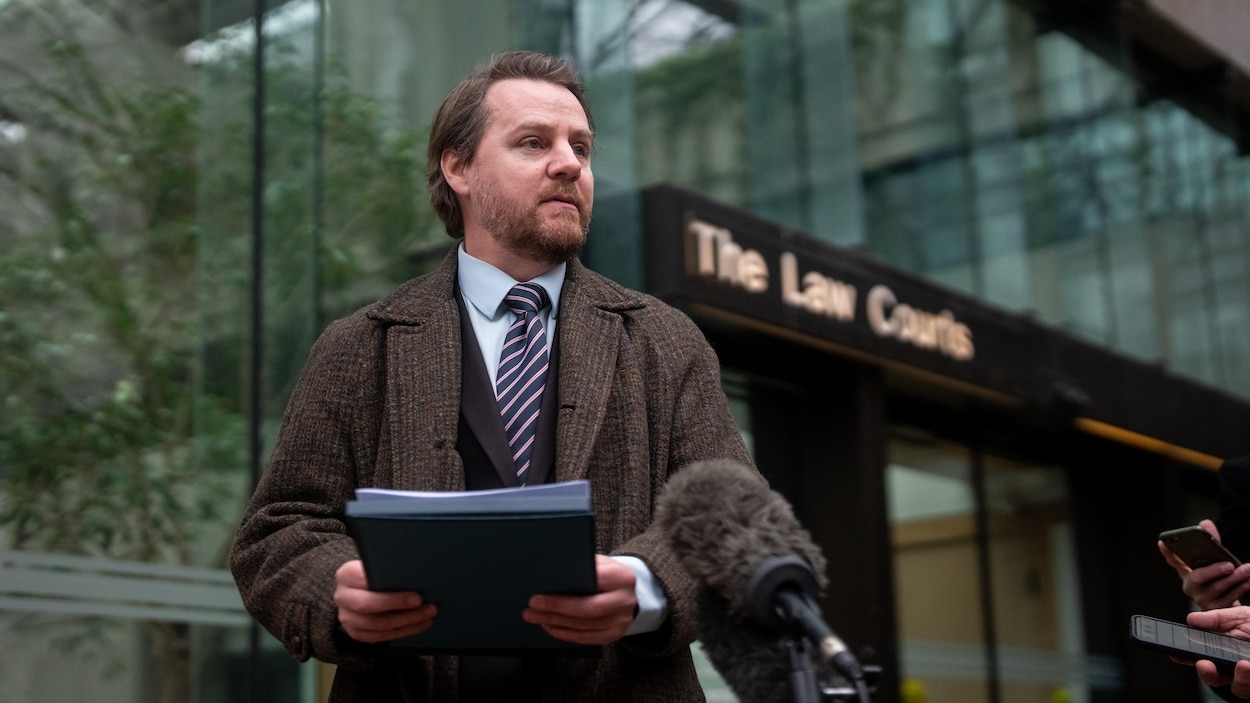 Un conseiller de l’opposition poursuit le maire de Vancouver pour diffamation