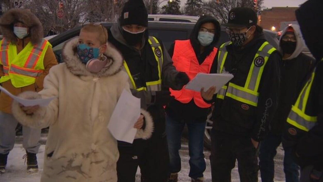 Des bénévoles participent à la recherche d'une fillette de 11 ans disparue à Winnipeg.