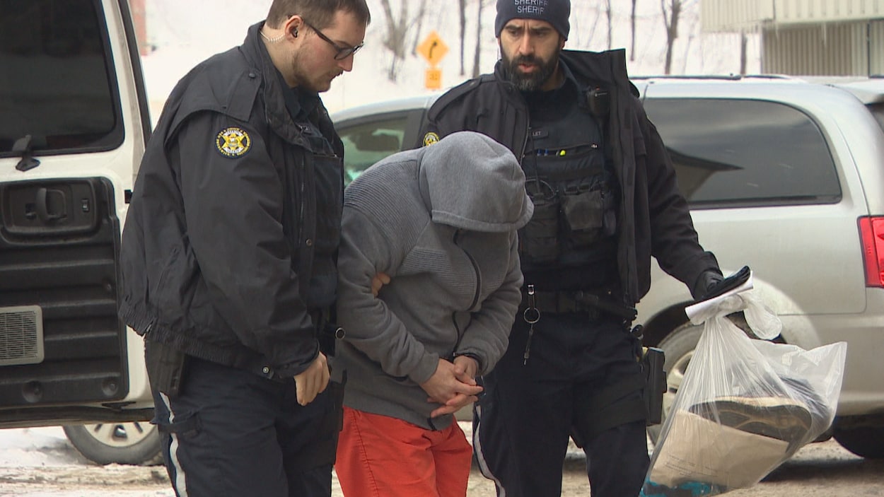 Meurtre à RivièreVerte ajournement dans les procédures juridiques