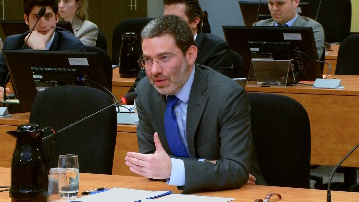 Benoît Dupont est professeur de criminologie à l'Université de Montréal, titulaire de la Chaire de recherche du Canada en cybersécurité et directeur scientifique du réseau intégré sur la cybersécurité. Benoît Dupont est professeur de criminologie à l'Université de Montréal, titulaire de la Chaire de recherche du Canada en cybersécurité et directeur scientifique du réseau intégré sur la cybersécurité.