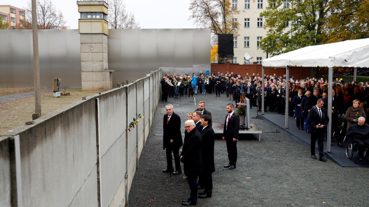 Chute Du Mur De Berlin L Allemagne Critique L Egoisme Americain Radio Canada Ca