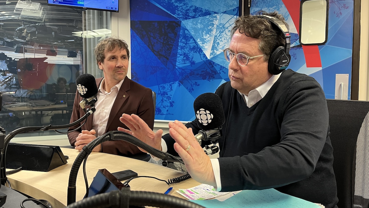 PEQ : Bernard Drainville promet une clause de droits acquis à certains travailleurs