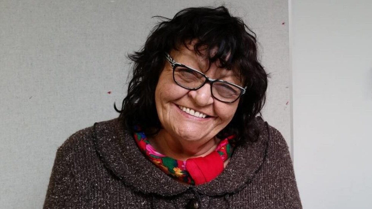 Plan rapproché de Mme Daigneault.