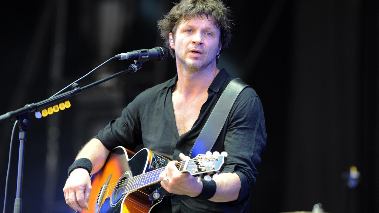 Le chanteur français Bertrand Cantat avec son groupe Detroit, en 2014 Le chanteur français Bertrand Cantat avec son groupe Detroit, en 2014