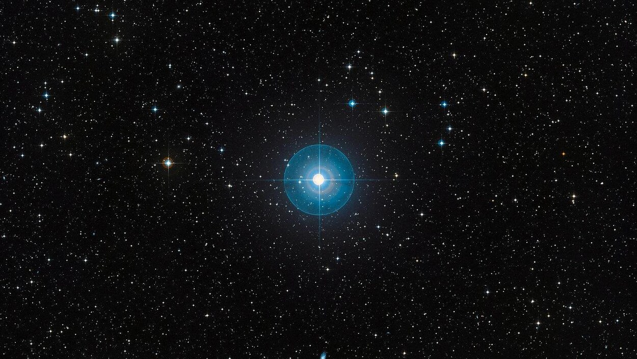 La jeune étoile Beta Pictoris brille à 63,4 années-lumière de la Terre.