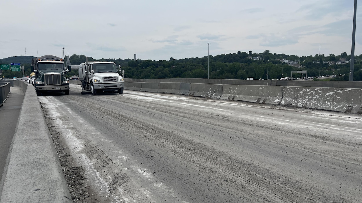 Une voie fermée en direction nord sur le boulevard Sainte-Geneviève à Chicoutimi-Nord