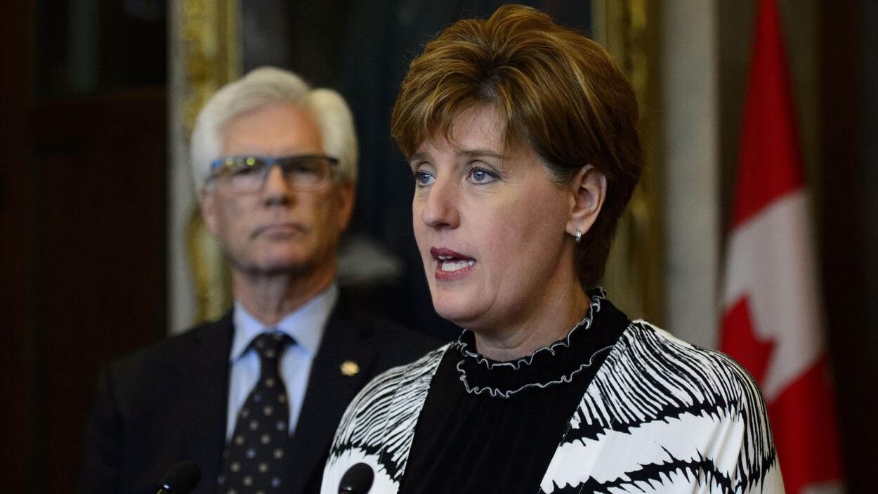 Marie-Claude Bibeau en conférence de presse avec le ministre de la Diversification du commerce international, Jim Carr.