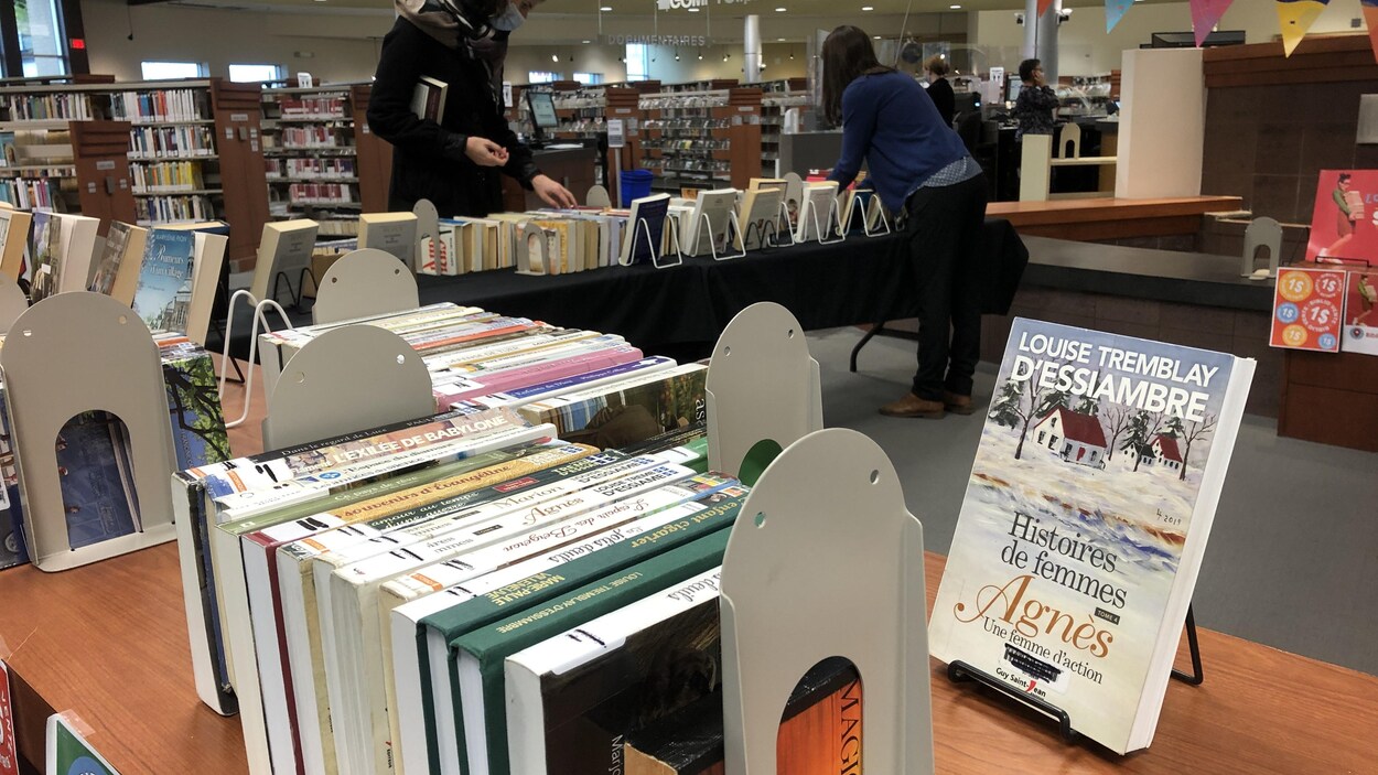 Les livres des bibliothèques montréalaises bientôt tous munis de puces