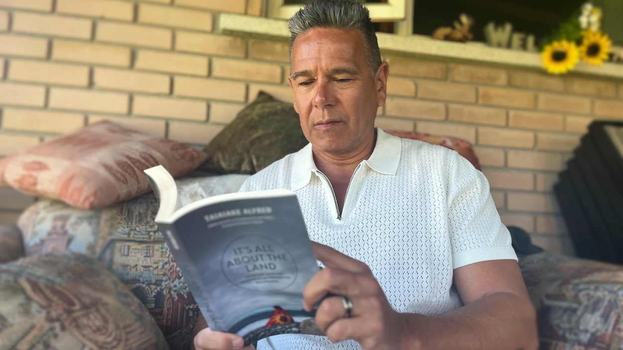 Dans la bibliothèque de Taiaiake Alfred : « décoloniser pour comprendre »