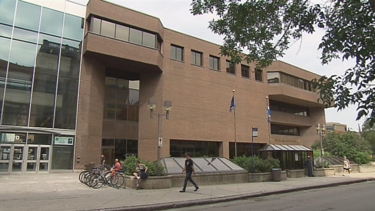 Bibliothèque Gabrielle-Roy en été