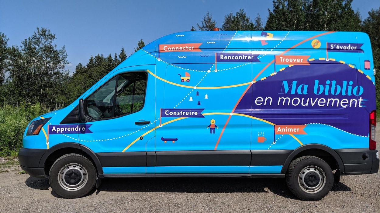 Un camion de livraison de livres.