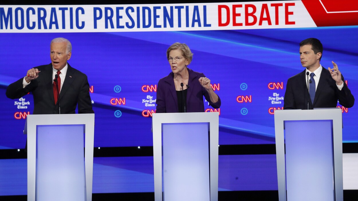 Joe Biden, Elizabeth Warren et Pete Buttigieg lèvent tous la main pour prendre la parole.