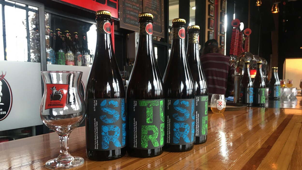 Les bières « Surf & Turf » sur le comptoir du Trou du diable.