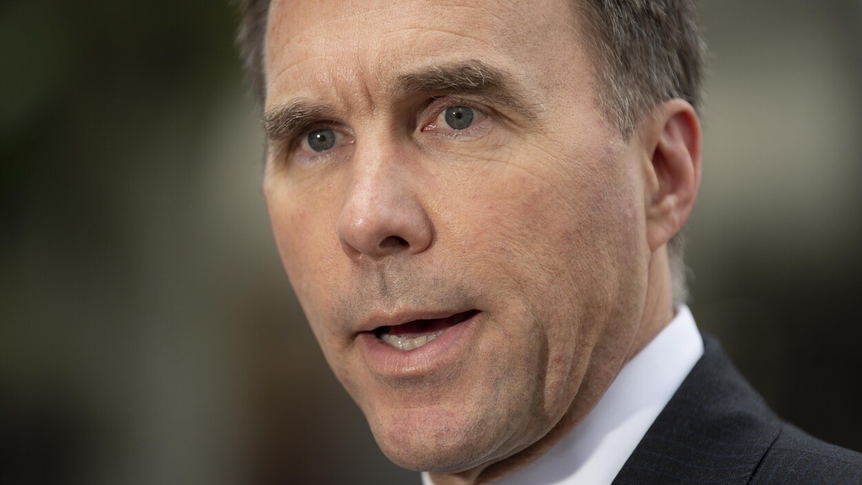 Gros plan du visage de Bill Morneau.