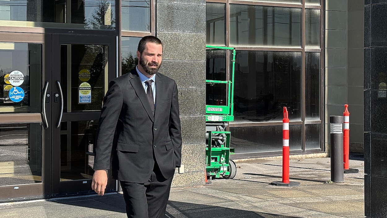 Report de l’appel du policier Billy Parent-Roy, coupable d’avoir frappé un suspect menotté