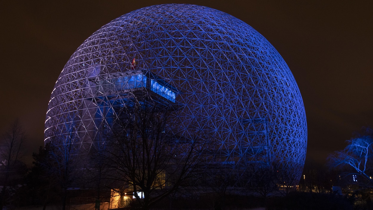 La Biosphère, situé à l'île Sainte-Hélène, sous l'effet de l'éclairage