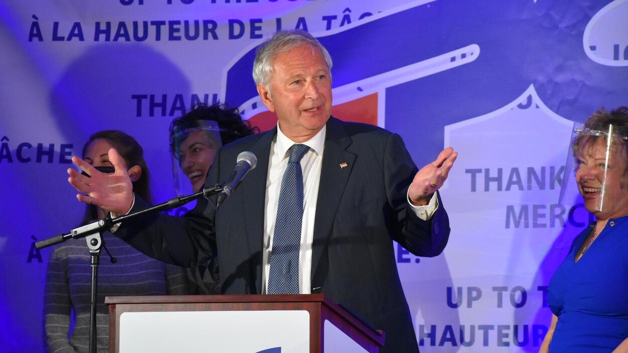 Le chef des progressistes-conservateurs Blaine Higgs s'adresse à son équipe à Quispamsis quelques minutes après sa victoire.