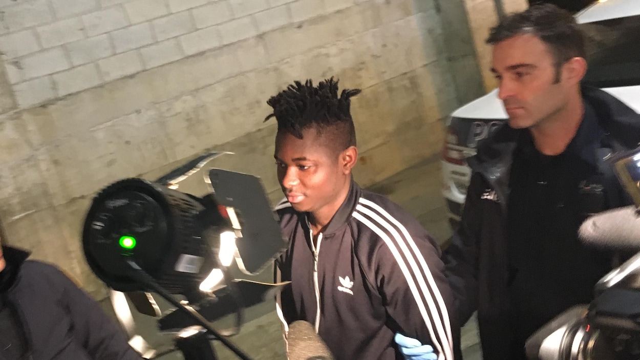Blessing Dugbeh, à son arrivée au palais de justice de Sherbrooke.