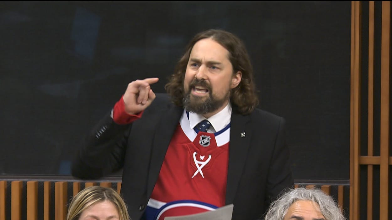 Gatineau: Bloc dénonce l'annulation d'un match du Canadien