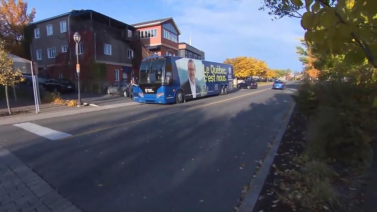 Le chef du Bloc québécois était à Alma, lundi matin.