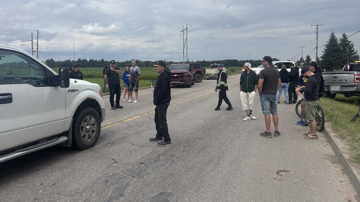Tensions Rise as Forest Workers Block Mamo Nation Protest in La Doré