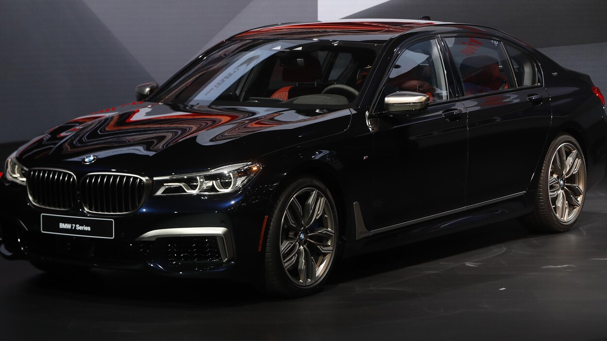 La BMW M760i xDrive 2018 présentée au salon de l'auto de Détroit.