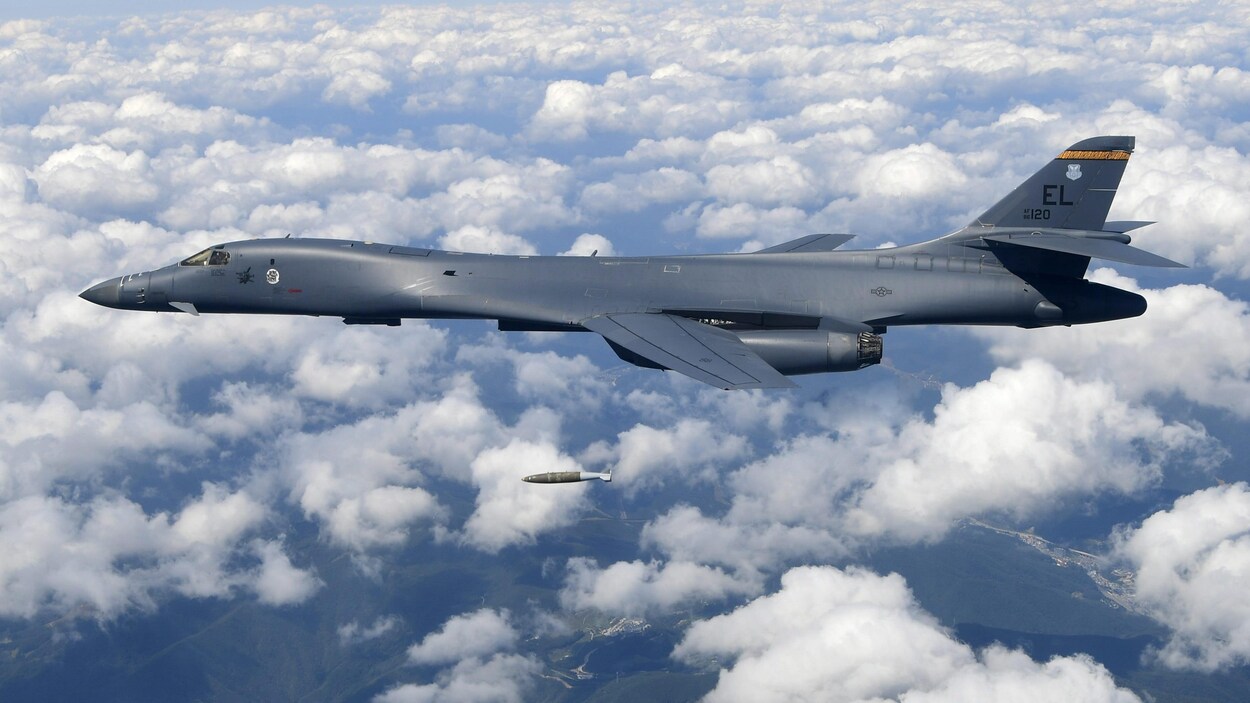 Un bombardier B-1B de U.S. Air Force largue une bombe lors d'un exercice au-dessus de la péninsule coréenne en septembre dernier. Un bombardier B-1B de U.S. Air Force largue une bombe lors d'un exercice au-dessus de la péninsule coréenne en septembre dernier.