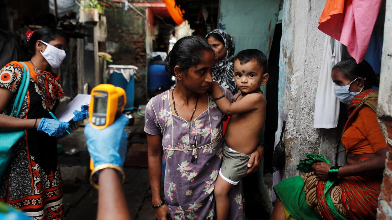 Plus De La Moitie Des Habitants Des Bidonvilles De Mumbai Contamines Par La Covid 19 Coronavirus Radio Canada Ca