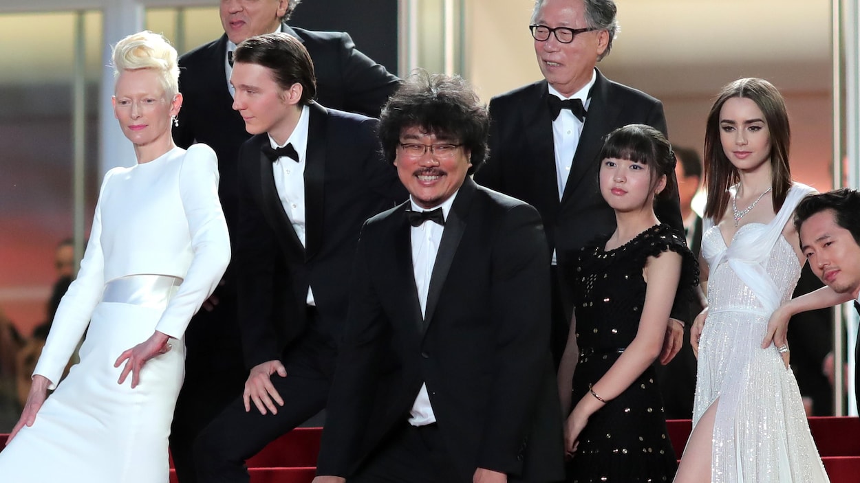L'équipe du film «Okja» lors de la montée des marches au Festival de Cannes, le 19 mai 2017.