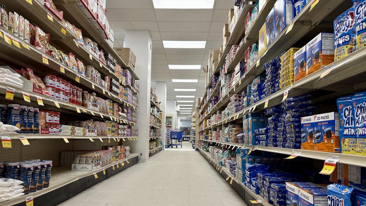 Un commerce d’alimentation privé de vendre des produits frais